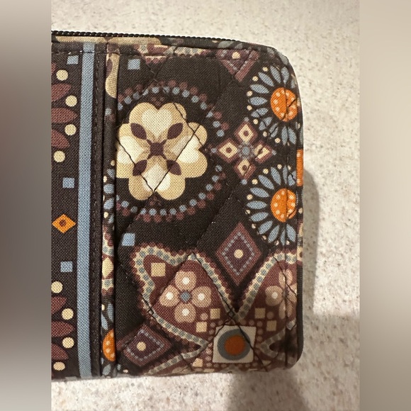 Vera Bradley Brown floral wallet with multiple compartments and zipper closure - Picture 9 of 15